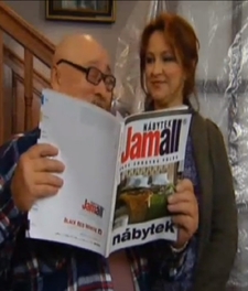 Skutečně "nevtíravá" reklama na nábytek v Ordinaci v růžové zahradě.