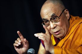 Pro Peking je dalajlama de facto terorista.