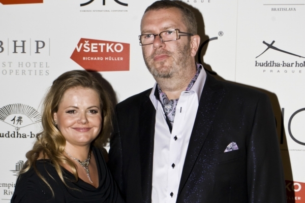 Richard Müller a Vanda Wolfová čekají miminko.