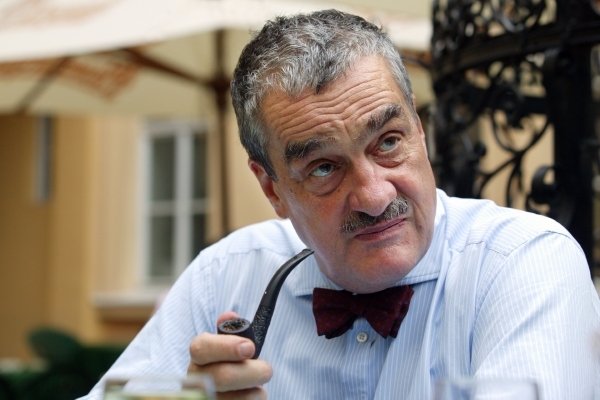 Karel Schwarzenberg nadále povede vládní TOP 09.