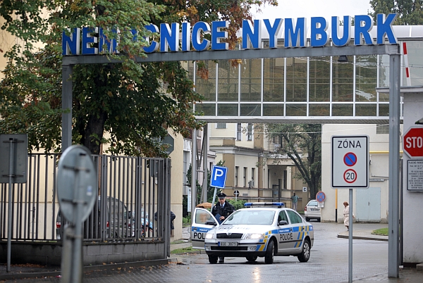 Nymburská nemocnice se potýká s problémy.