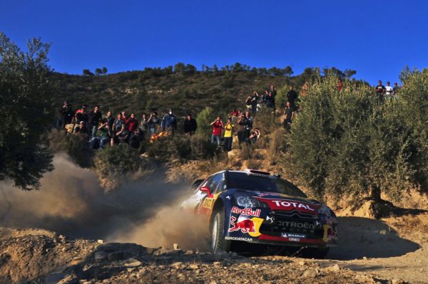 Francouz Sebastian Loeb na Katalánské rallye. Francouz Sebastian Loeb na Katalánské rallye.
