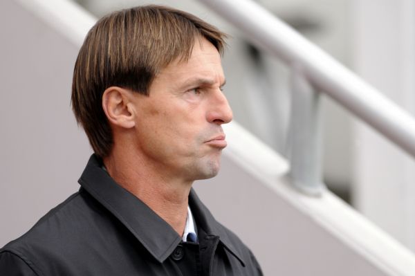 Trenér Slavie Praha František Straka.