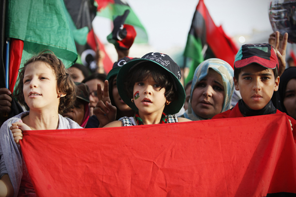 Libyjci oslavují v ulicích Tripolisu.