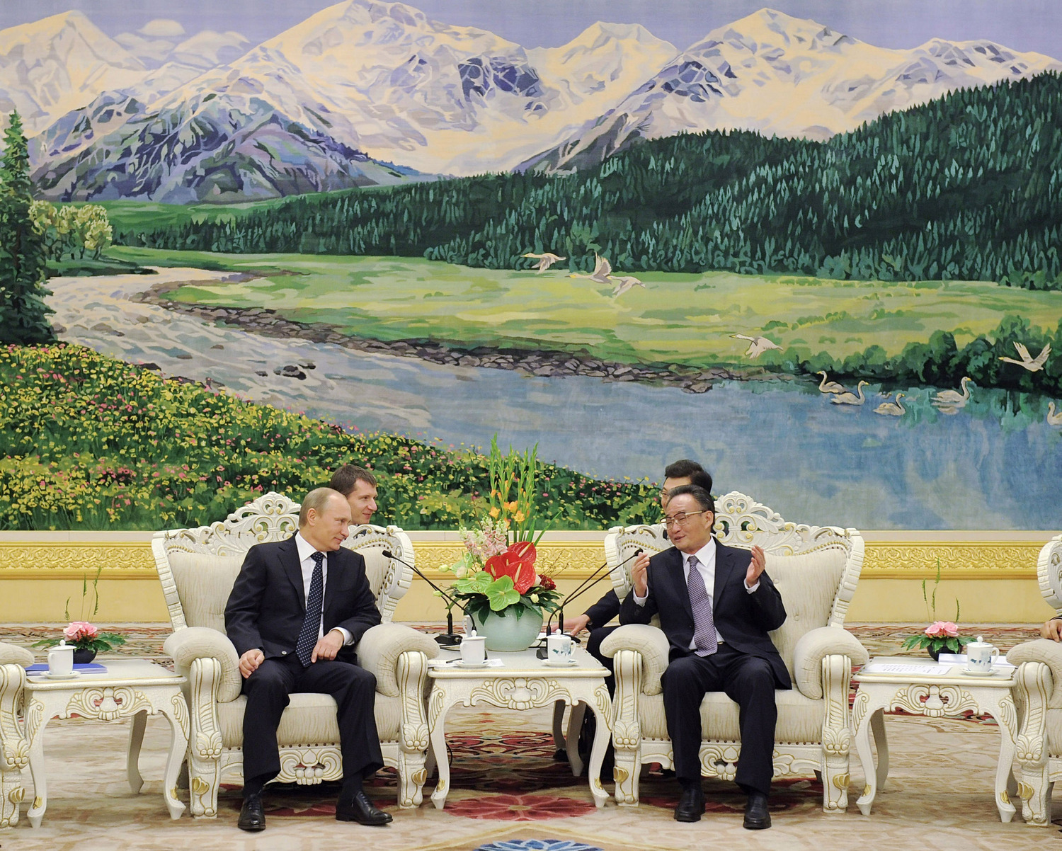 Raději moudré politiky (na ilustračním snímku představitelé Číny a Ruska Wu Pang-Kuo a Vladimír Putin).