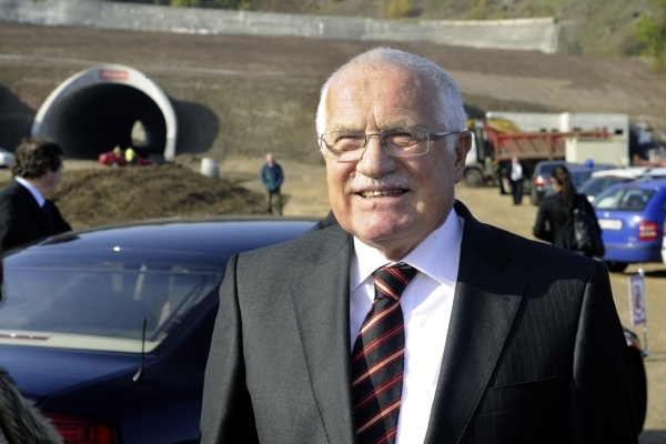Prezident zamířil do Lince na setkání s politiky a podnikateli. Prezident zamířil do Lince na setkání s politiky a podnikateli.