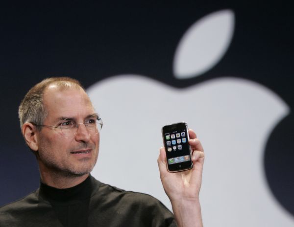 Zesnulý Steve Jobs ještě stačil nasměrovat Apple do nového segmentu trhu. Zesnulý Steve Jobs ještě stačil nasměrovat Apple do nového segmentu trhu.