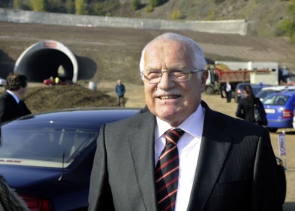 Za zachování eura zaplatí Evropa stagnací, míní prezident Klaus.