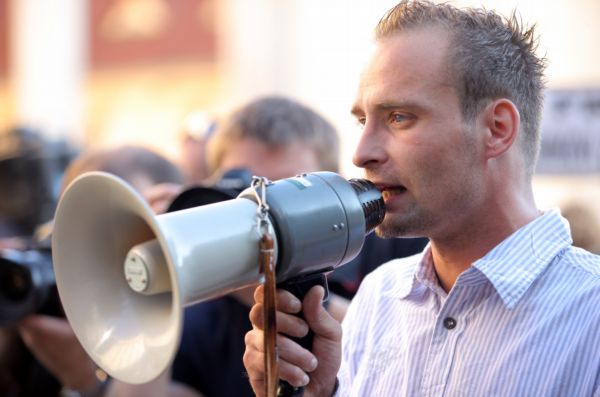 Lukáš Kohout na demonstraci ve Varnsdorfu.