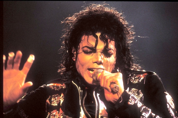 Michael Jackson si nově vydělané peníze už neužije.