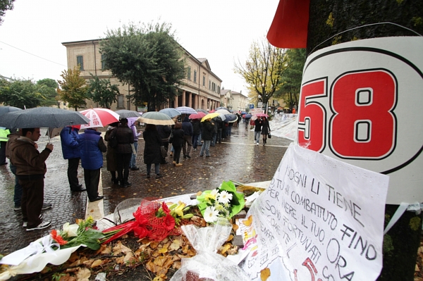 Marco Simoncelli byl velmi oblíbený.