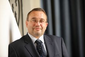 Ministr Josef Dobeš.