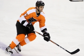 Max Talbot je dalším z hráčů Flyers, kteří nenosí ochranné hledí.