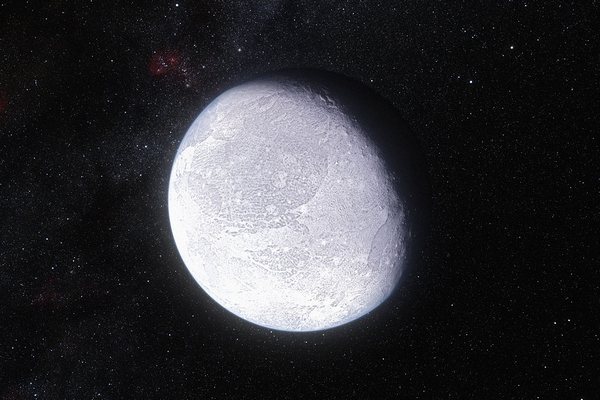 Eris odráží až 96 procent slunečního světla. Její povrch zřejmě pokrývá led.
