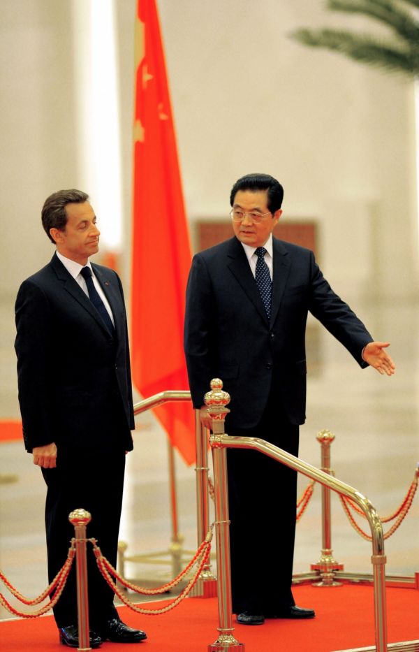 Čínský prezident Hu Jintao s francouzským protějškem Nicolasem Sarkozym.