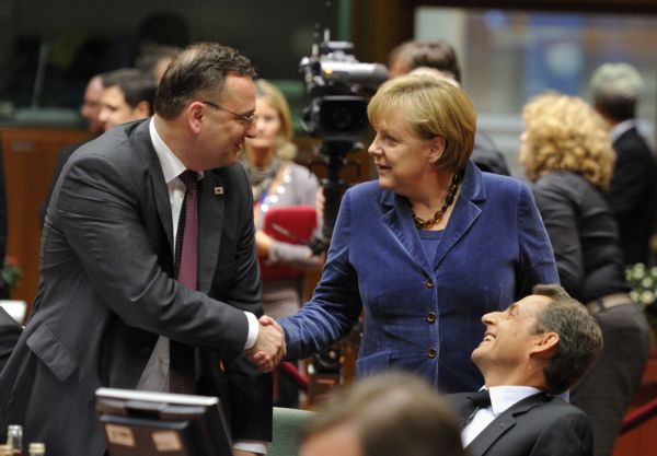 Schůzka evropských lídrů. Premiér Petr Nečas, kancléřka Angela Merkelová a francouzský prezident Nicolas Sarkozy.