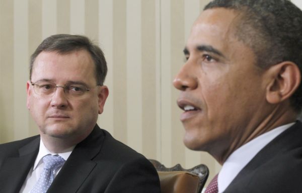 Premiér odletěl do Washingtonu za americkým prezidentem Barrackem Obamou. Premiér odletěl do Washingtonu za americkým prezidentem Barrackem Obamou.