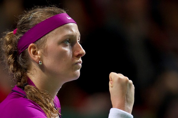 Petra Kvitová v utkání se Samanthou Stosurovou. Petra Kvitová v utkání se Samanthou Stosurovou.
