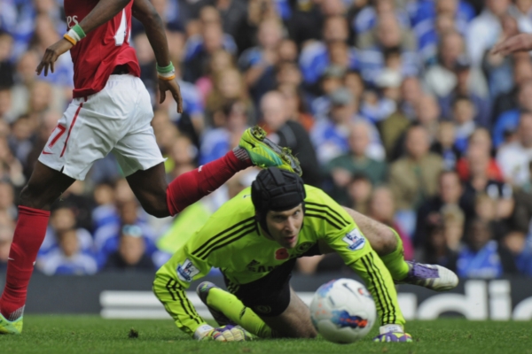 Petr Čech inkasoval v derby s Arsenalem pět branek.