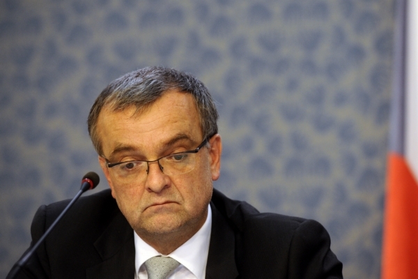 Ministr financí Miroslav Kalousek nevidí budoucnost v růžových barvách.