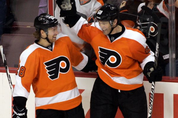 Claude Giroux a Jaromír Jágr.