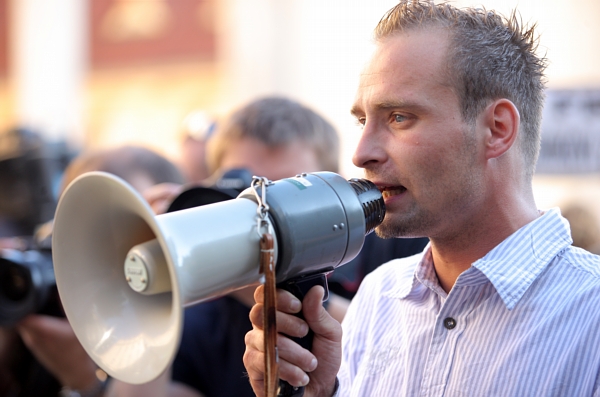 Lukáš Kohout při protiromské demonstraci ve Varnsdorfu. Lukáš Kohout při protiromské demonstraci ve Varnsdorfu.
