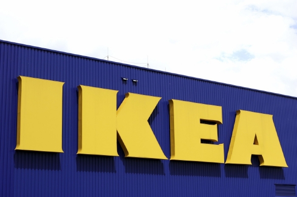 IKEA stahuje z prodeje nebezpečné zrcadlové dveře.