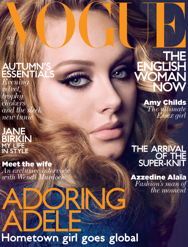 Adele na titulce britského Vogue svádí elegantní kombinací kočíčích očí a nahých rtů.