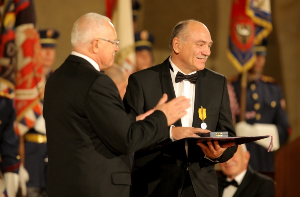 Prezident vyznamenal podnikatele Zbyňka Frolíka.