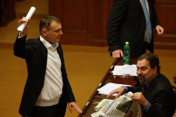 Vít Bárta (VV) se také zapojil do slovní výměny s opozicí.