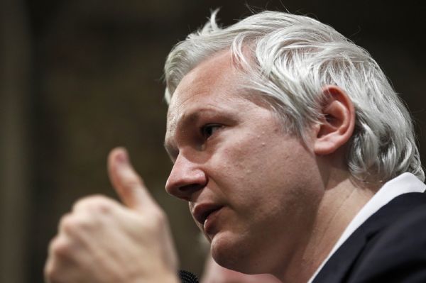 Revolucionář Assange hovoří 24. října 2011 o finanční blokádě WikiLeaks.