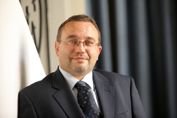 Ministr školství Josef Dobeš.