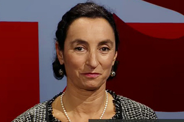 Učitelka francouzštiny Shmetiová.