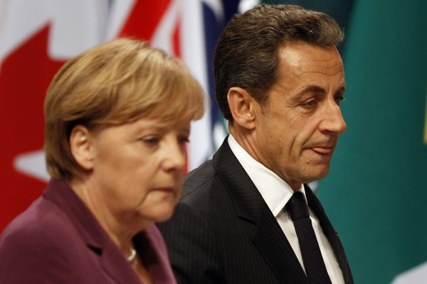 Angela Merkelová a Nicolas Sarkozy na společné tiskové konferenci.