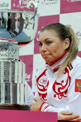 Věra Zvonarevová na tiskové konferenci.