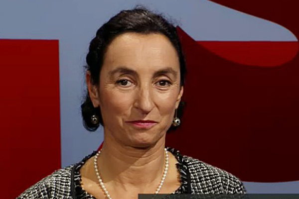 Učitelka francouzštiny Shmetiová.