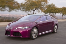 Jeden z detroitských exponátů, který představil moderní rozhraní člověk-stroj, Toyota NS4.