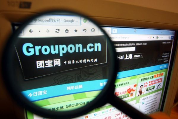 Pět procent akcií Grouponu vyneslo 700 milionů dolarů. Pět procent akcií Grouponu vyneslo 700 milionů dolarů.