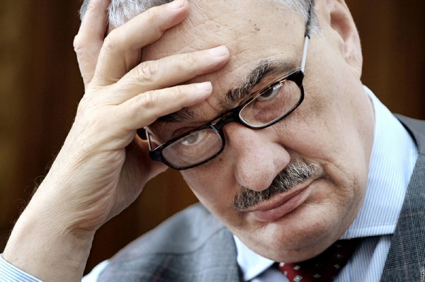 Karel Schwarzenberg má starost o svého syna, který se postřelil na lovu.