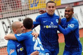 Fotbalisté Liberce oslavují další výhru.