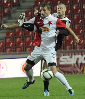 Zbyněk Pospěch (vevo) se na výhře Slavie podílel jedním gólem.