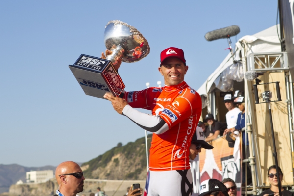 Surfař Kelly Slater.