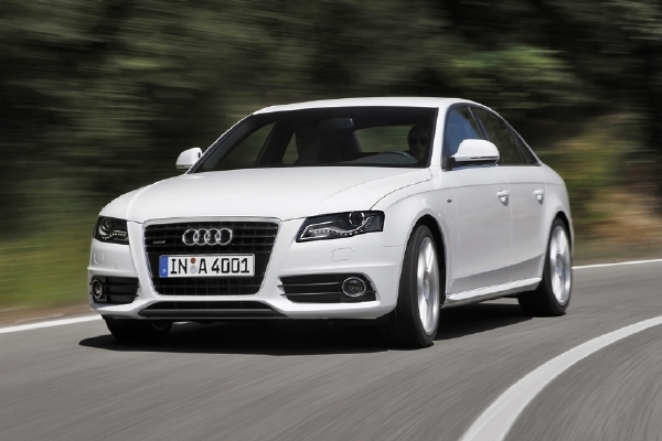 Audi A4 se v pozměněné verzi chystá za zákazníky.
