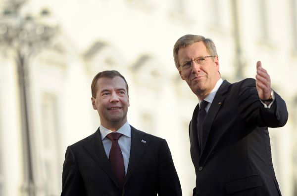 Čekáme od vás vstřícné kroky, pravil Medveděv německému kolegovi v úřadě.
