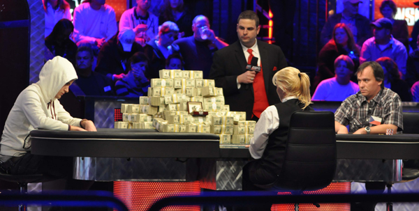 Martin Staszko (vpravo) během hry proti vítězi Piusu Heinzovi (vlevo).