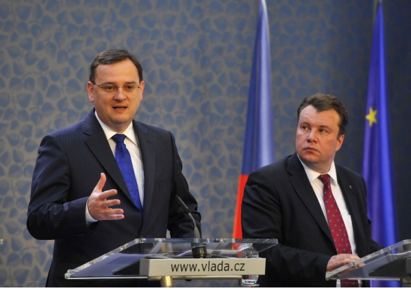 Premiér Petr Nečas se setkal s ministrem průmyslu Martinem Kocourkem (archivní foto).