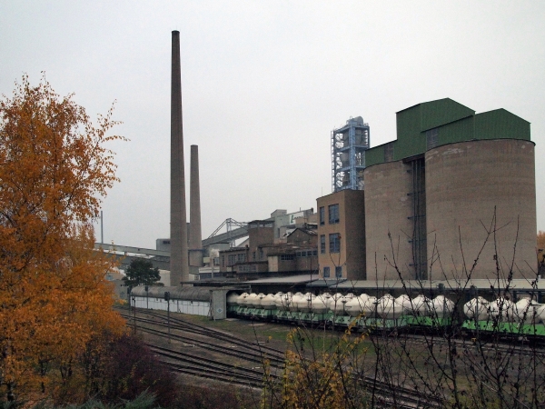 Cementárna nedaleko Lovosic spaluje jedovaté kaly už od roku 2004.