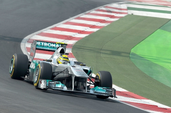 Nico Rosberg (na snímku) zůstane v Mercedesu i v příštích sezonách.
