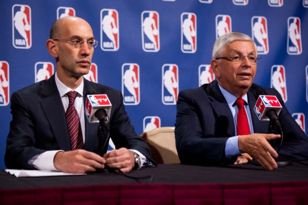Jednání mezi hráči a vedení NBA (vpravo komisionář David Stern) jsou stále neúspěšná.