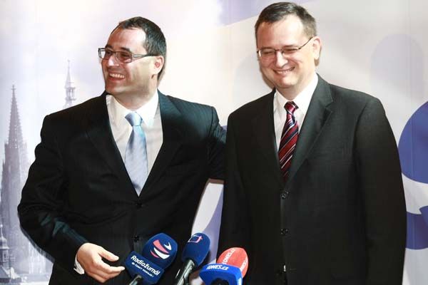 Boris Šťastný (vlevo) a Petr Nečas.